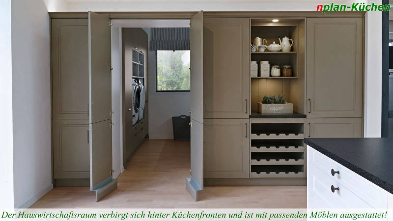 Ein Hauswirtschaftsraum passend zur Küche, hinter Küchenfronten zugänglich!