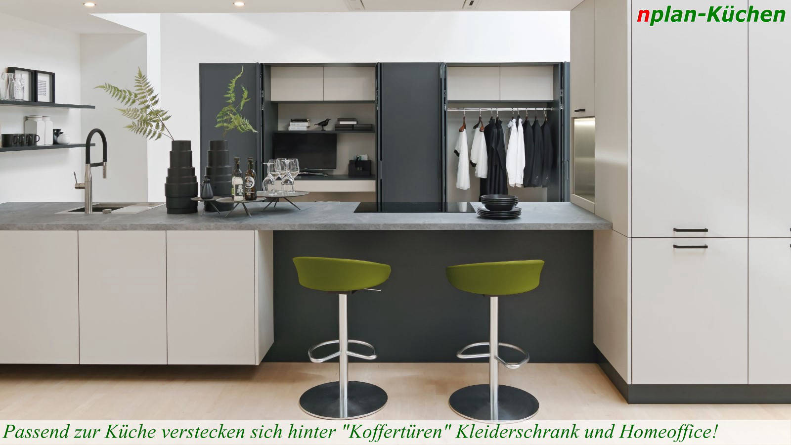 Passend zu den Küchenmöbeln gibt es Schrankausstattungen, die aus Küchenmöbeln Kleiderschränke werden lassen!