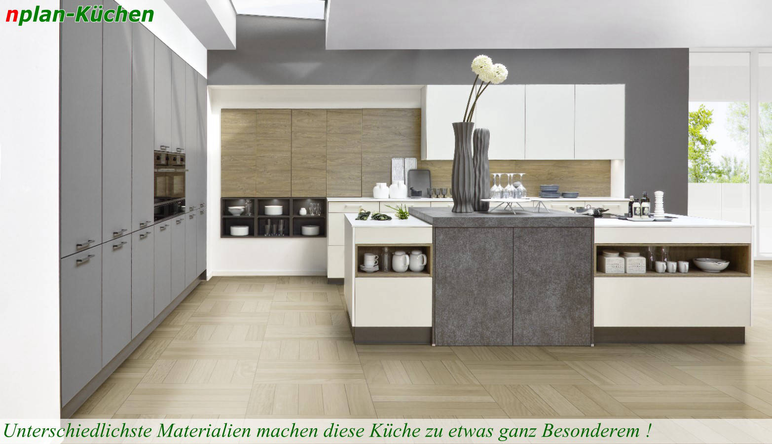 Küchenlinie Brillana - Offene Wohnküche mit unterschiedlichsten Materialien in kontrastreichen erdigen Tönen