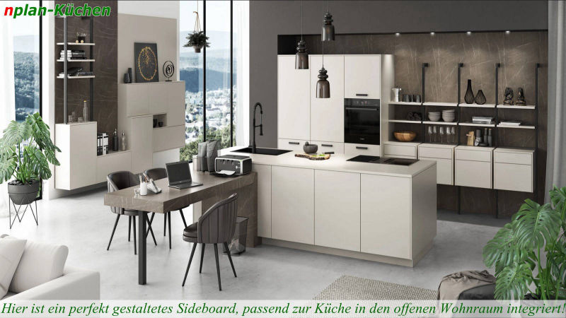 Eine pfiffige Kombination aus geschlossenen und offenen Elementen, passend zu Küche, schaffen einen harmonischn Übergang zum Wohnbereich!